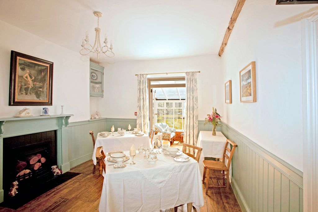 Ty Newydd gallery - Gallery