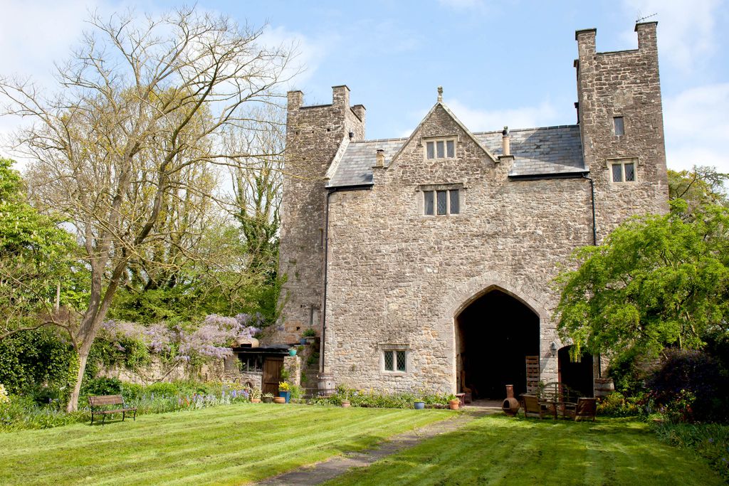 Welsh Gatehouse - Gallery