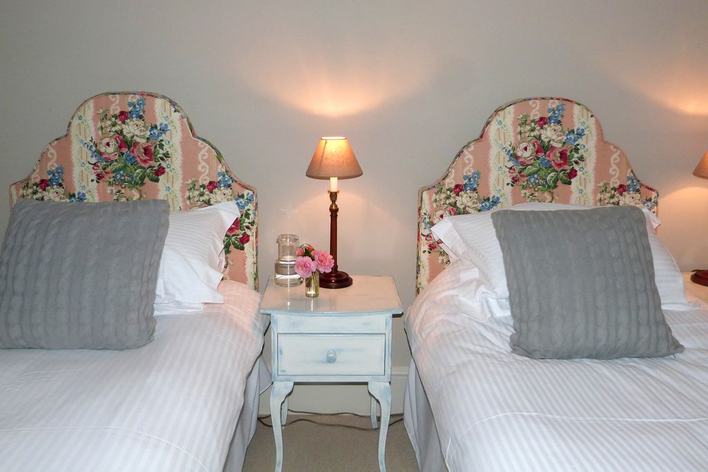 Calcot Peak House gallery - Gallery