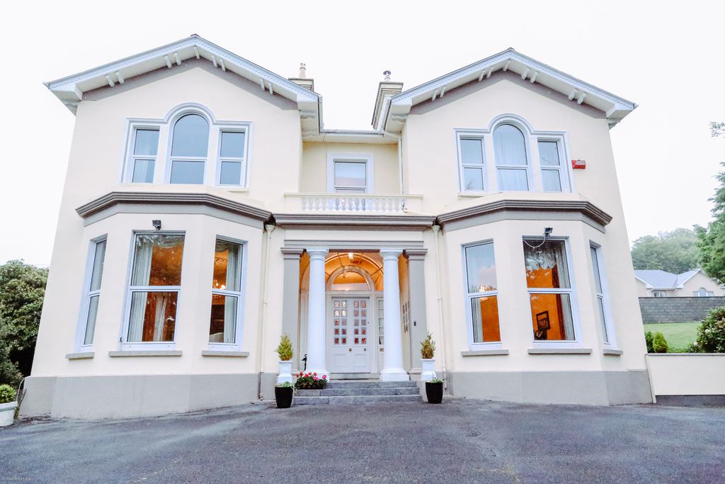 Knockeven House gallery - Gallery