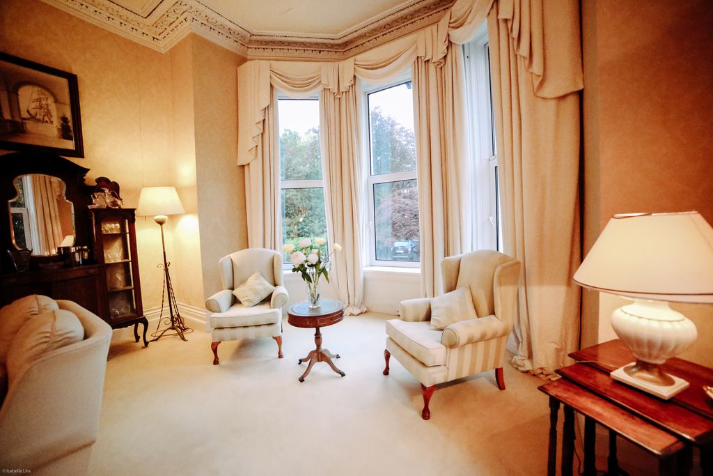 Knockeven House gallery - Gallery