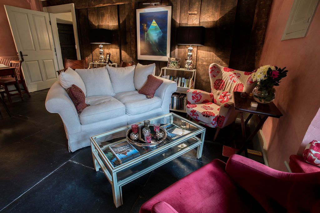 Cross Lane House gallery - Gallery