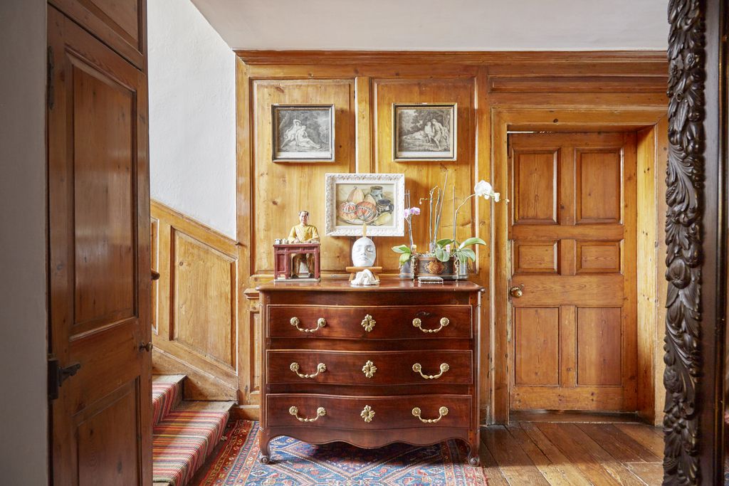 Harlington Manor gallery - Gallery