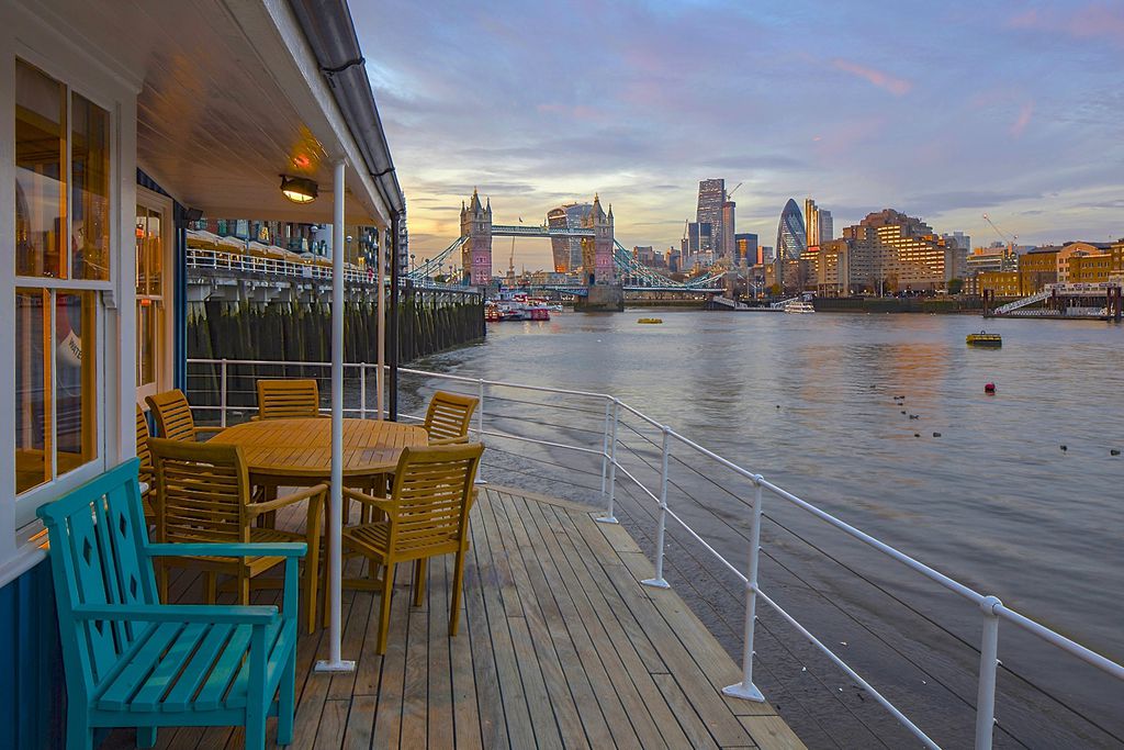 The Harpy Houseboat, River Thames gallery - Gallery