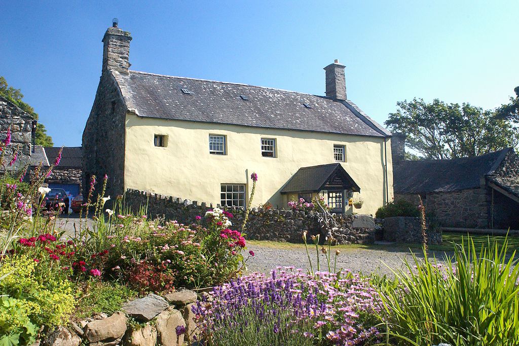 Llwyndû Farmhouse gallery - Gallery