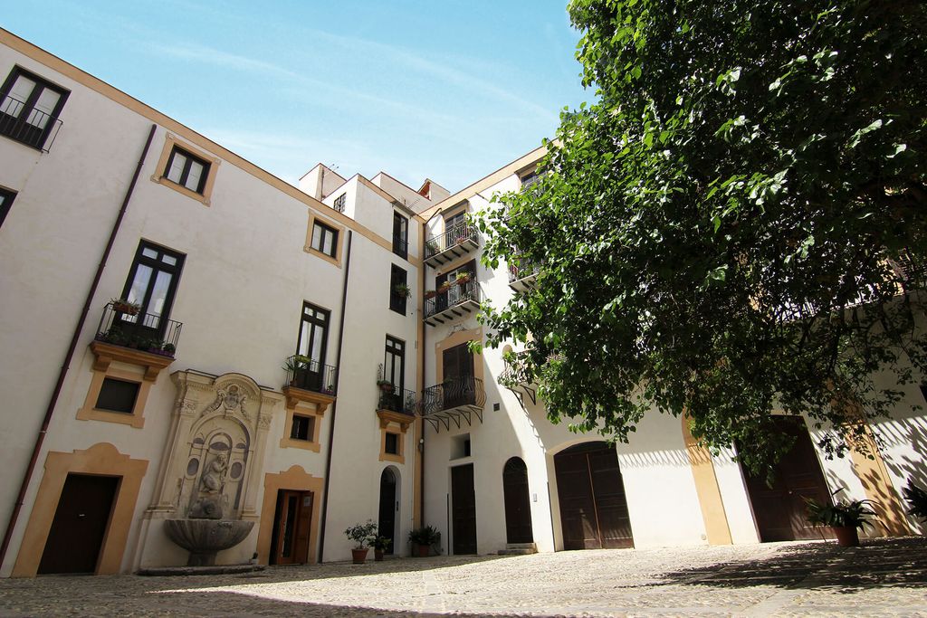Palazzo Lungarini gallery - Gallery