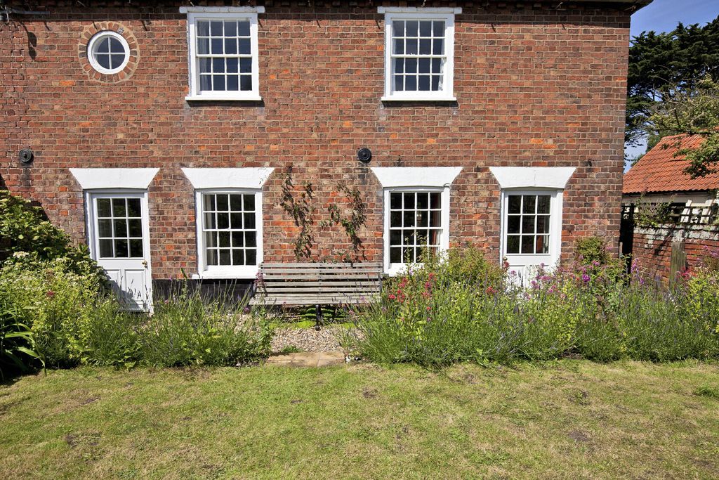 Suaeda Cottage gallery - Gallery