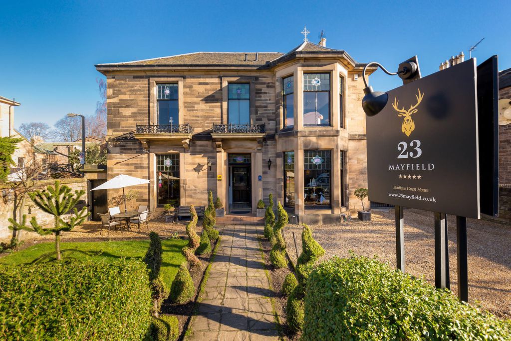 23 Mayfield Sawday S