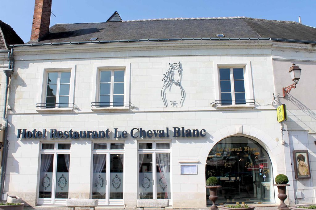 Le Cheval Blanc gallery - Gallery