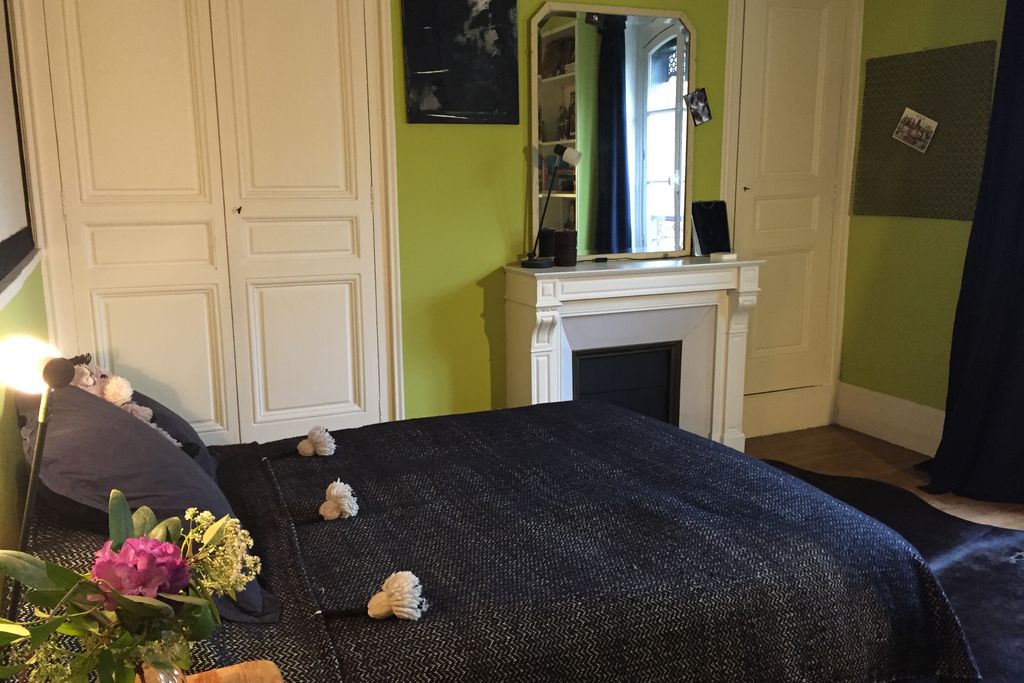 Bed in Versailles gallery - Gallery