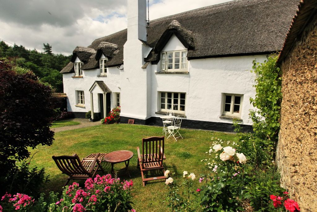 Brook Farmhouse Bed & Breakfast In Devon | Sawday's