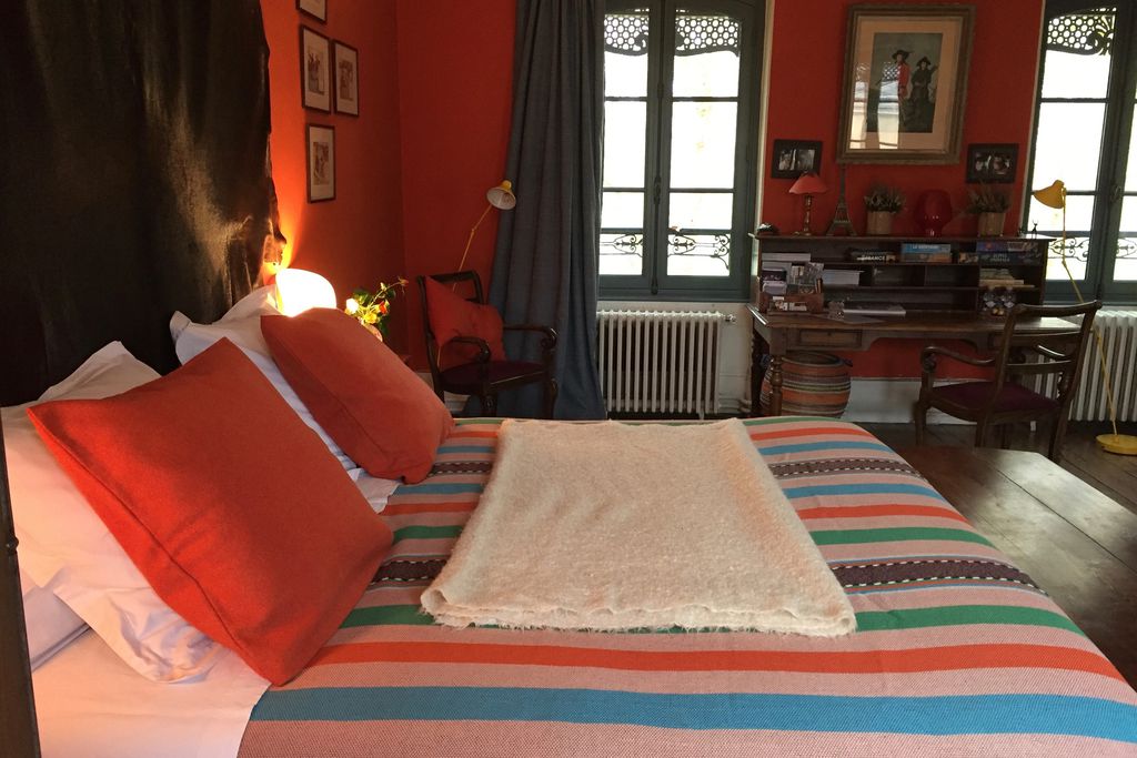 Bed in Versailles gallery - Gallery