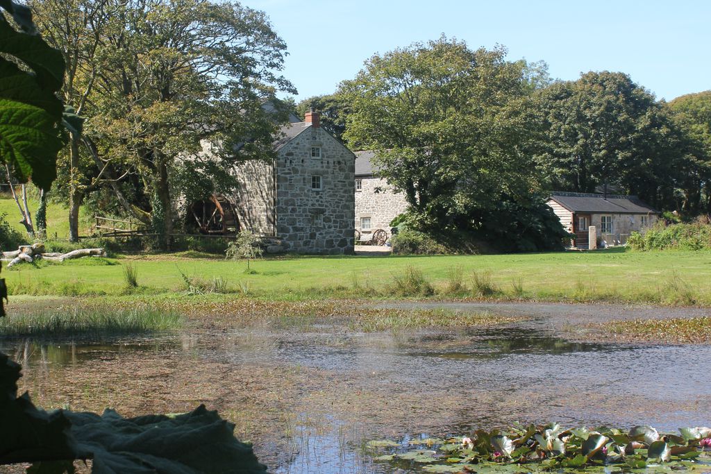 Roskennals exterior overlooking a large pond