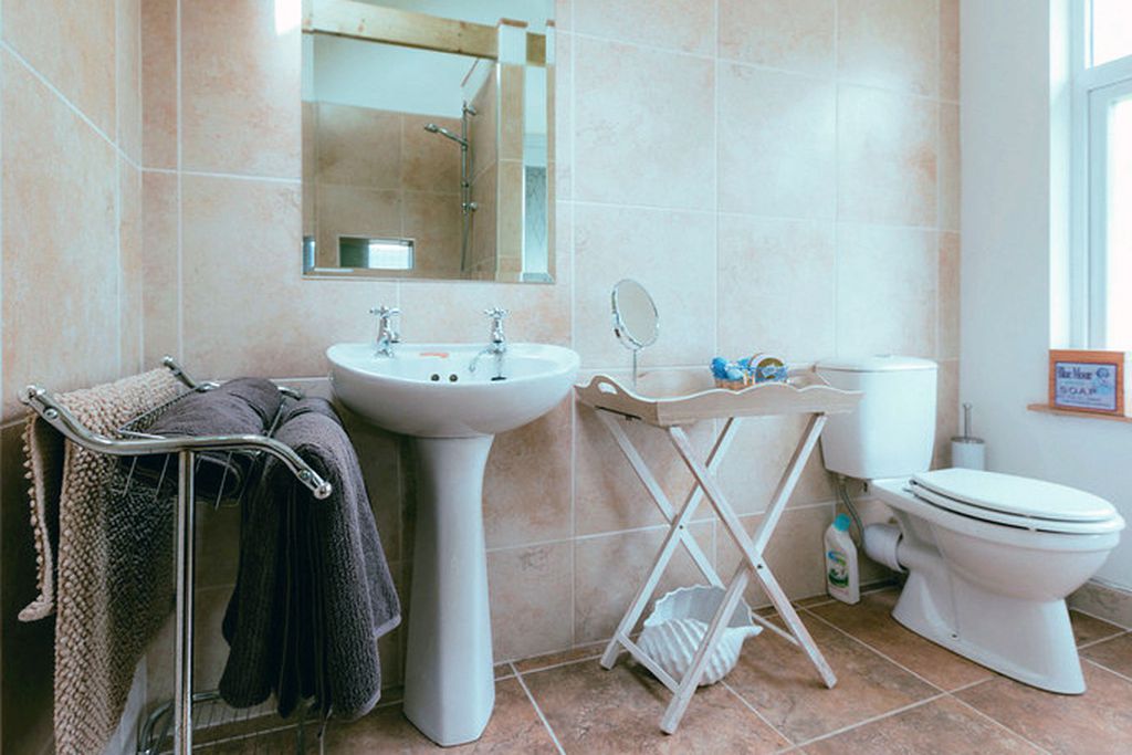 Modern style bathroom