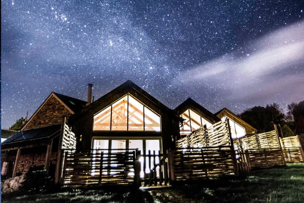 Merlin Farm Cornwall sitting under a breathtaking starry night sky