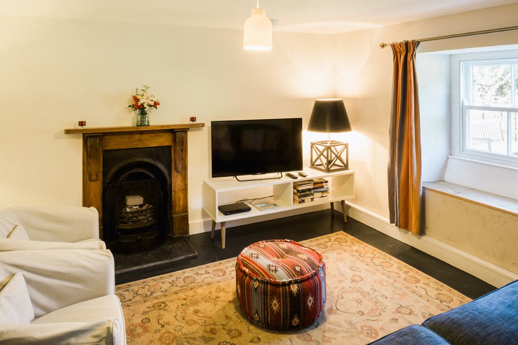 Cosy sitting room with fireplace
