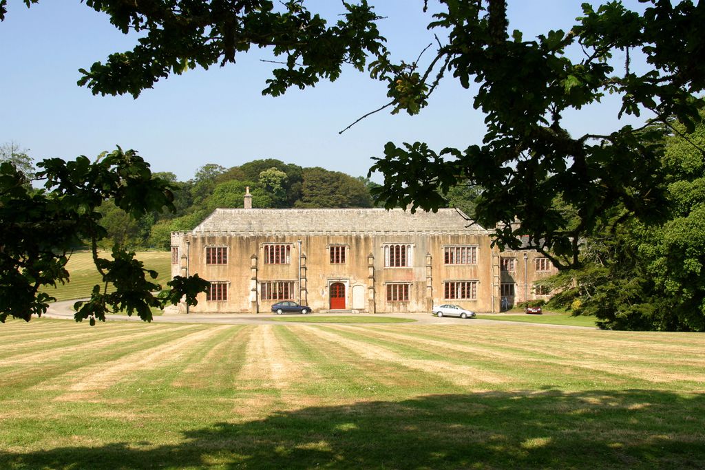 Trelowarren Manor