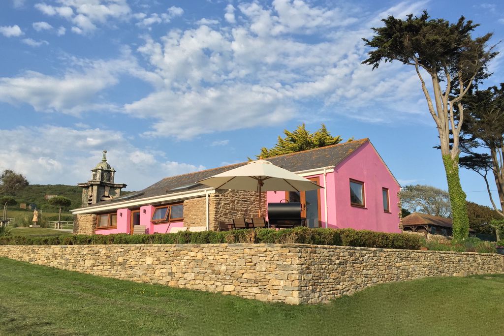 Exterior view of Short House Chesil Beach in Dorset