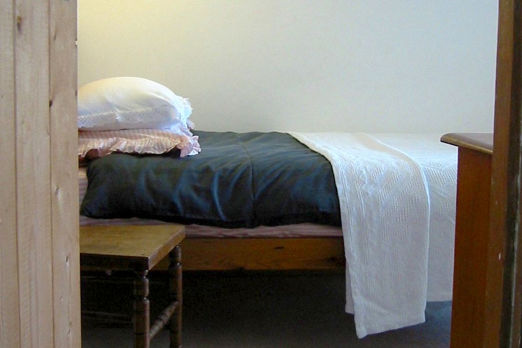 Cosy single bedroom