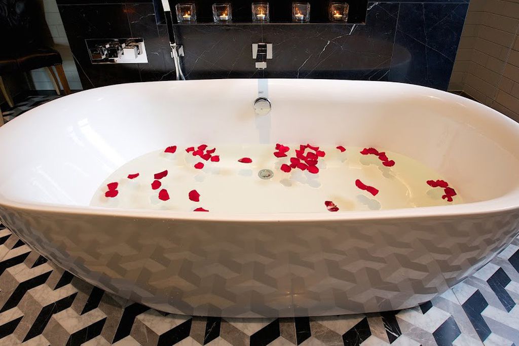 Modern bathroom with freestanding bath tub