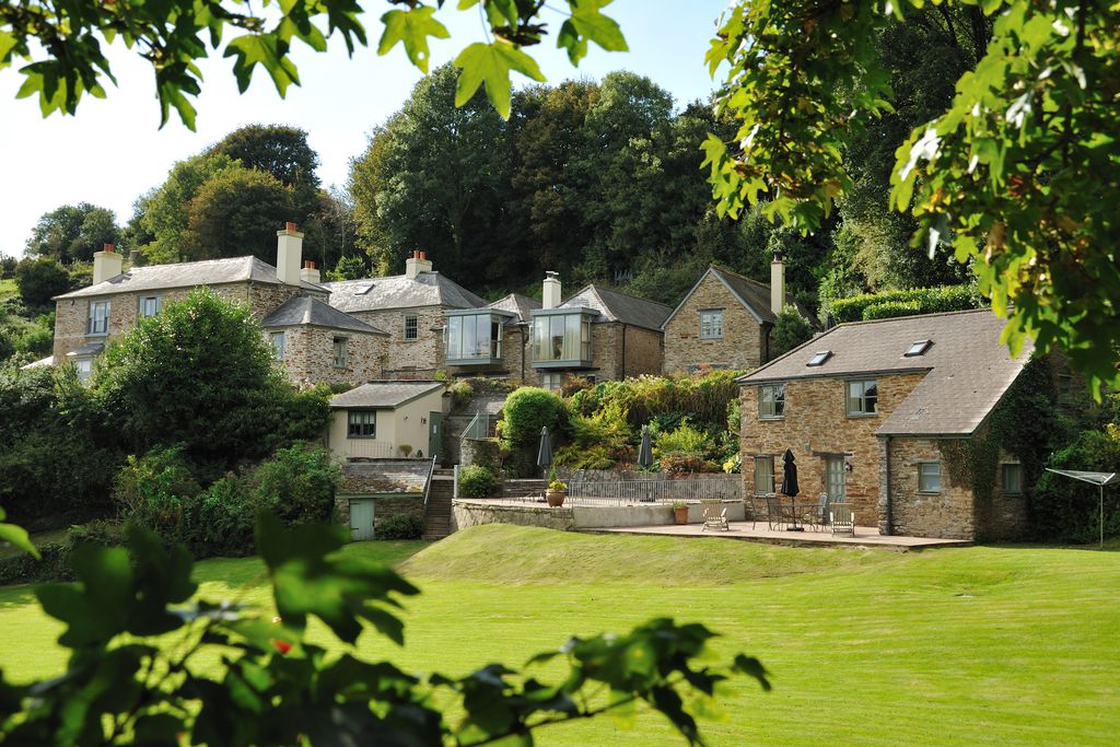 Colby Cottage, Granary Cottage and Pypard Cottage Devon, exterior view of the three beautiful cottages