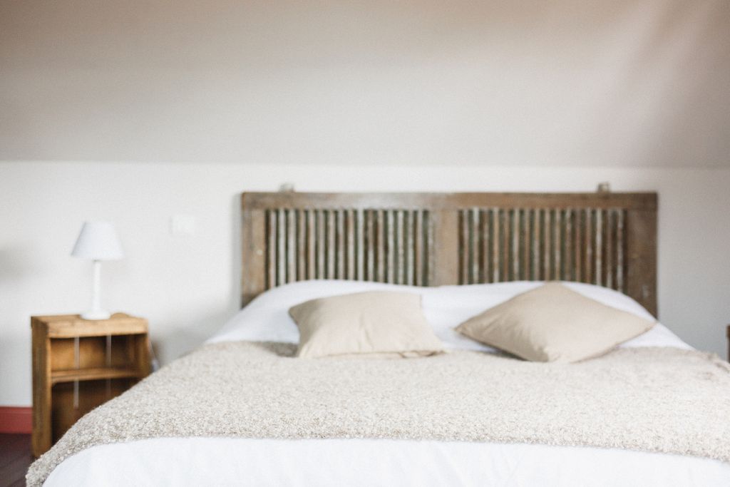 Double bed at La Lévrière