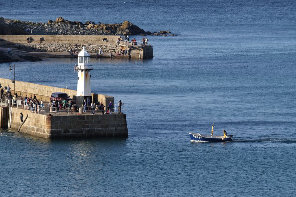 Fishing boat returning to St Ives