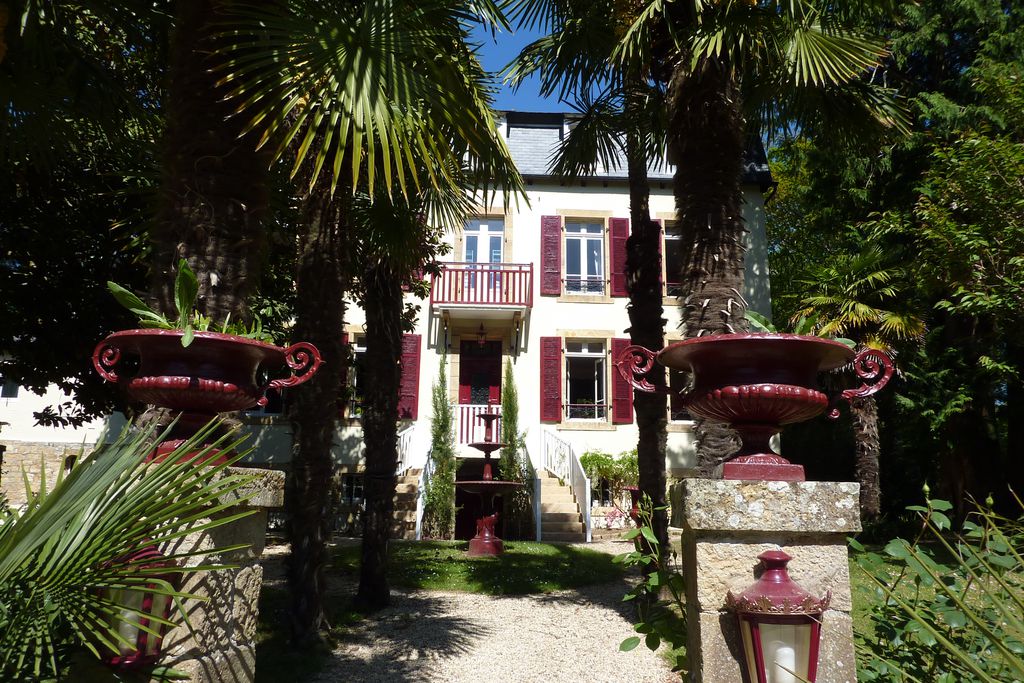Entrance leading to Domaine de Moulin Mer