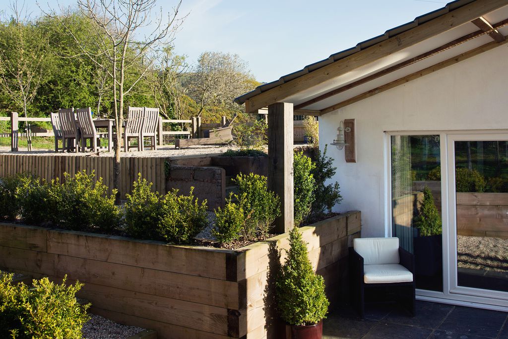 Exterior view of the cottage and graden