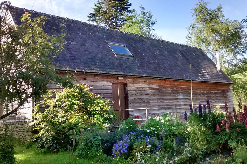 Exterior view of Middle Spoad Barn, Shropshire with pretty surrounding gardens