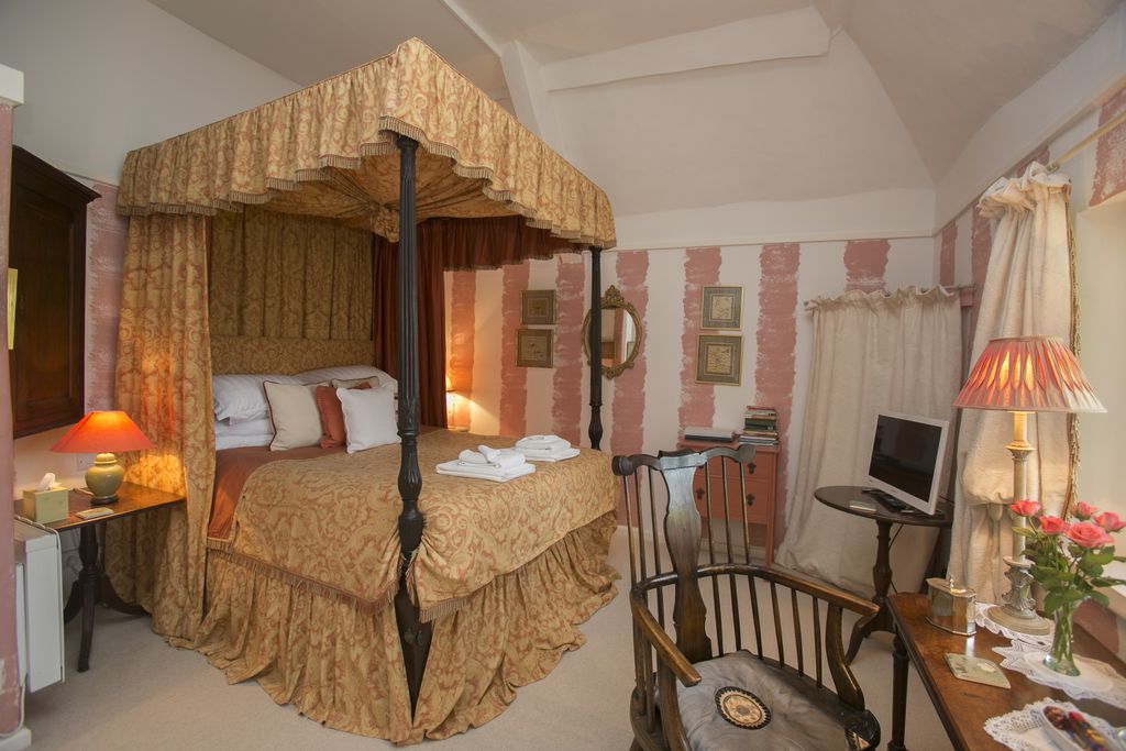 Tudor Cottage gallery - Gallery