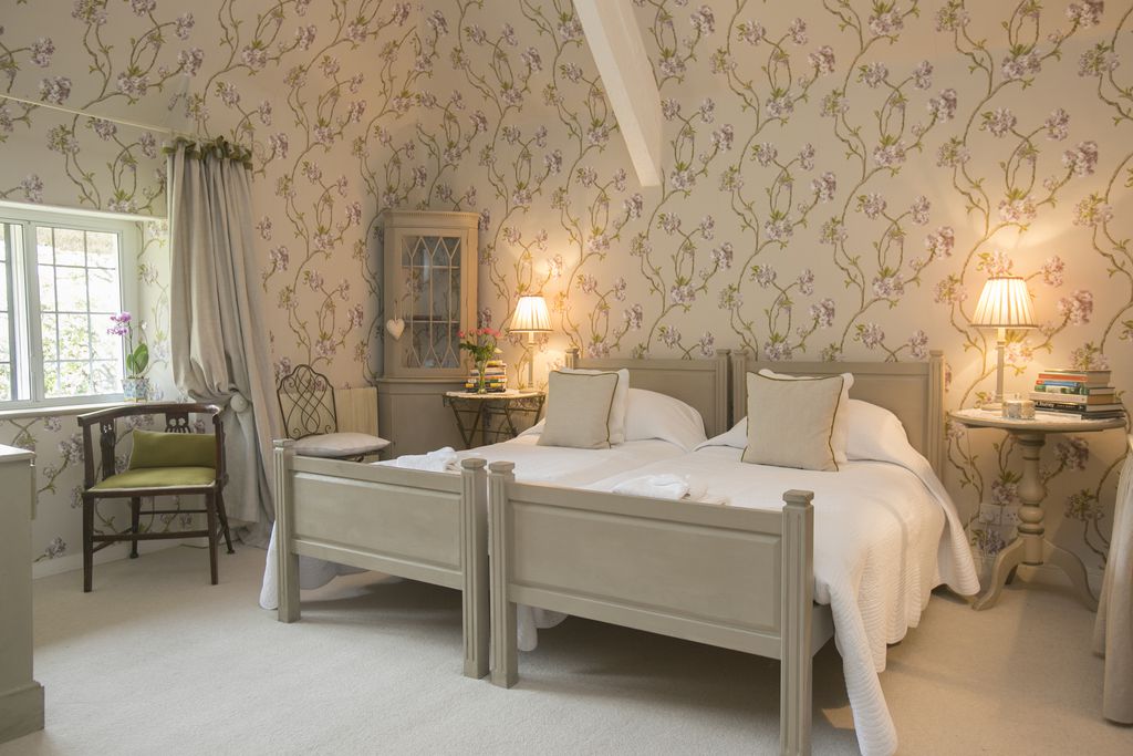 Tudor Cottage gallery - Gallery