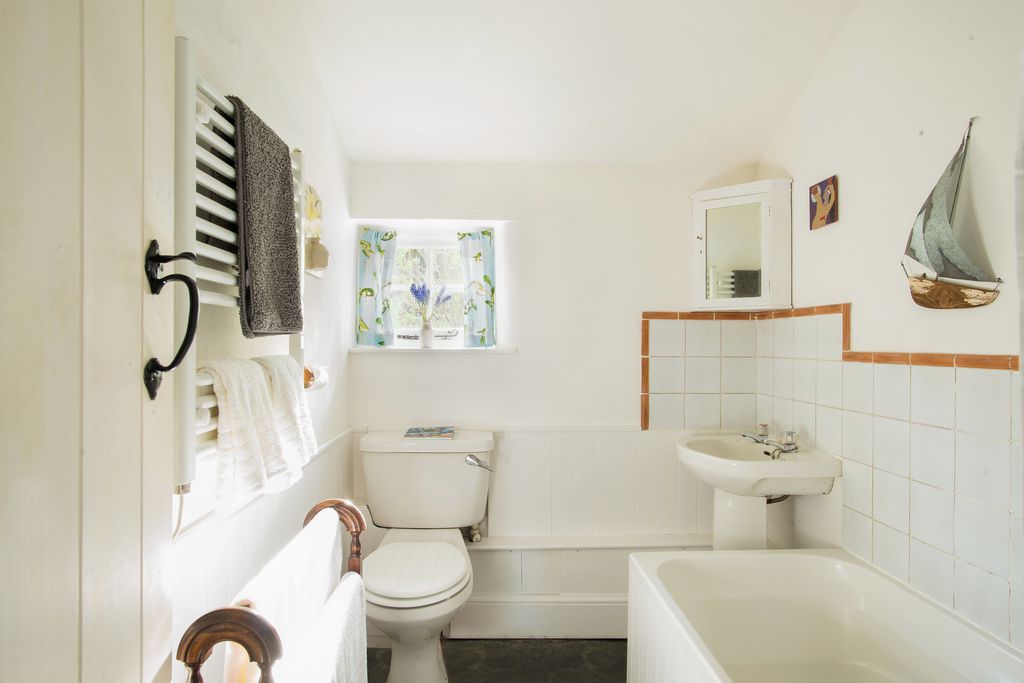 Philham Water Cottage gallery - Gallery