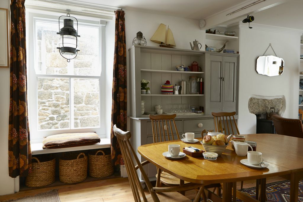 Janie’s Cottage gallery - Gallery