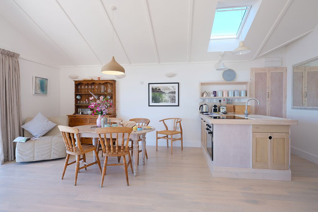 Bosworgy Bay gallery - Gallery