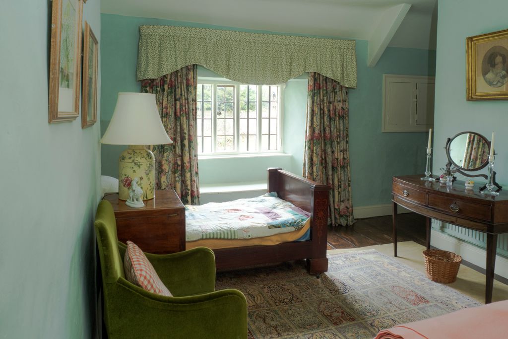 Old Priory Cottage gallery - Gallery