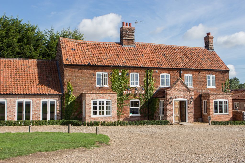 The Brisley Bell gallery - Gallery