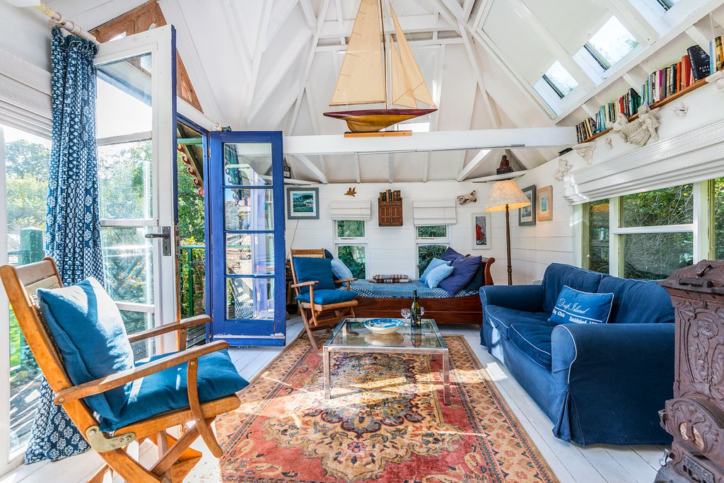 Fingals Folly gallery - Gallery
