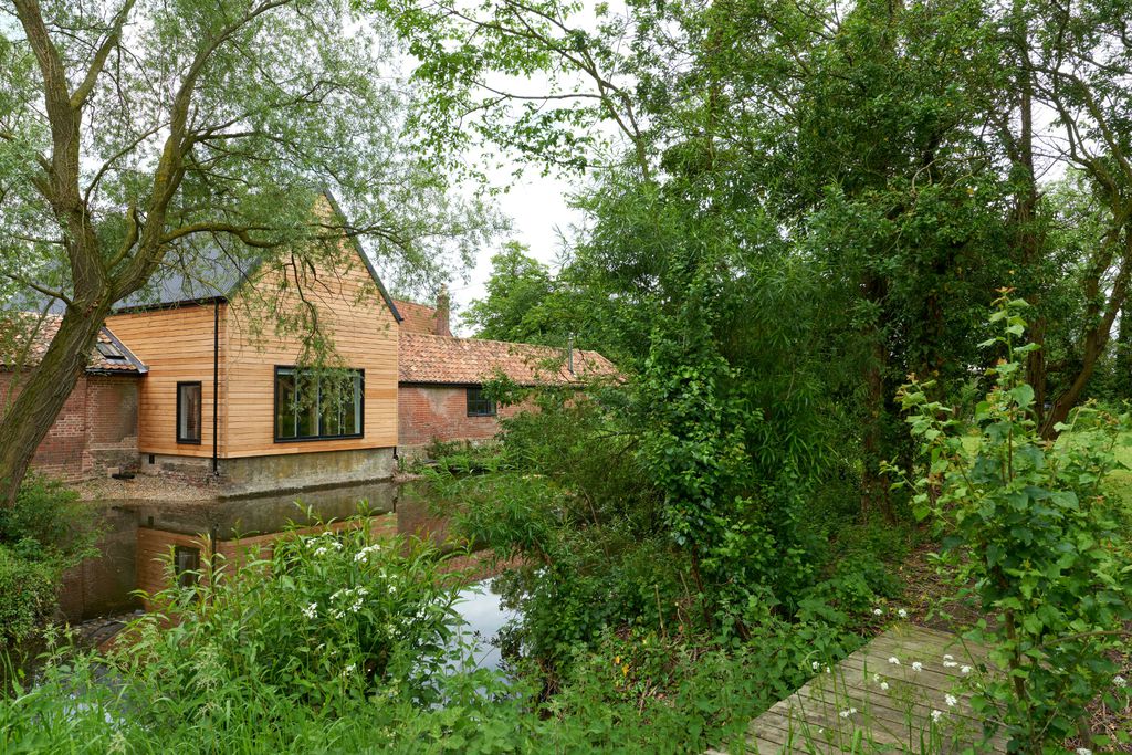 The Priory Barn gallery - Gallery