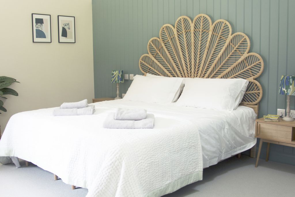 The Hovel gallery - Gallery