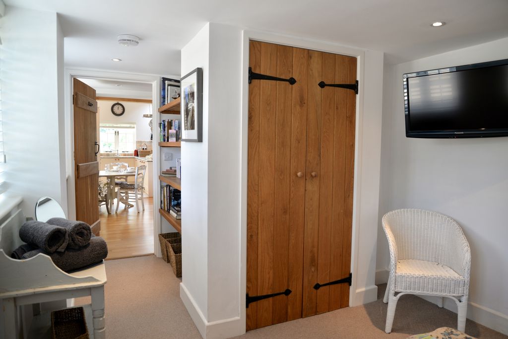 Chichester Cottage gallery - Gallery