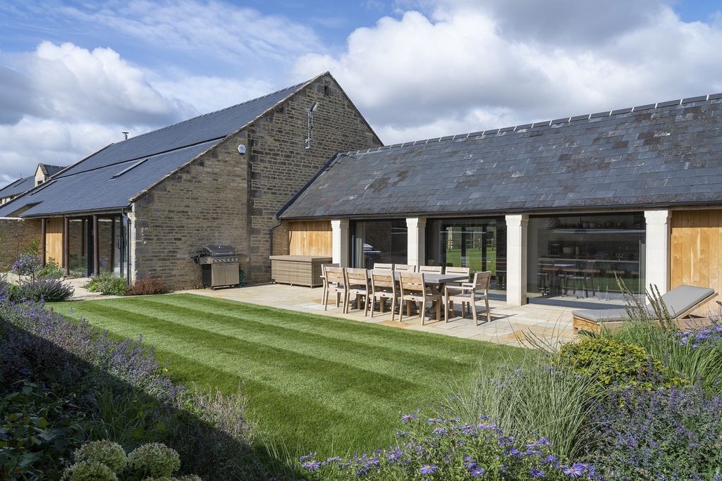 Grain Store At Bibury Farm Barns Sawday S