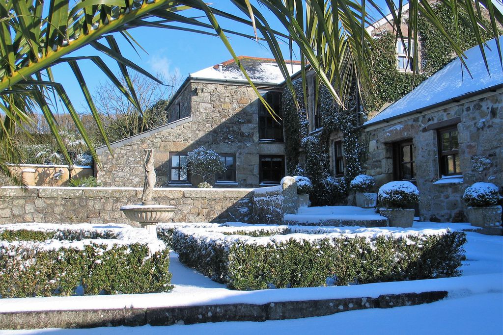 Ednovean Farm gallery - Gallery