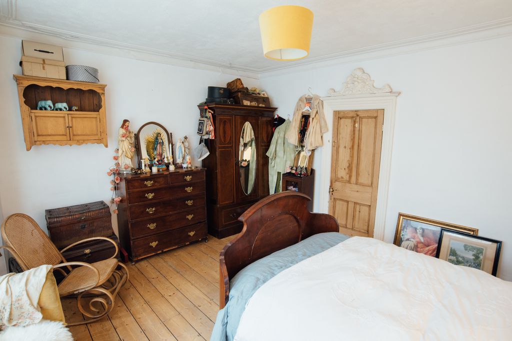 The Curious Cabinet gallery - Gallery