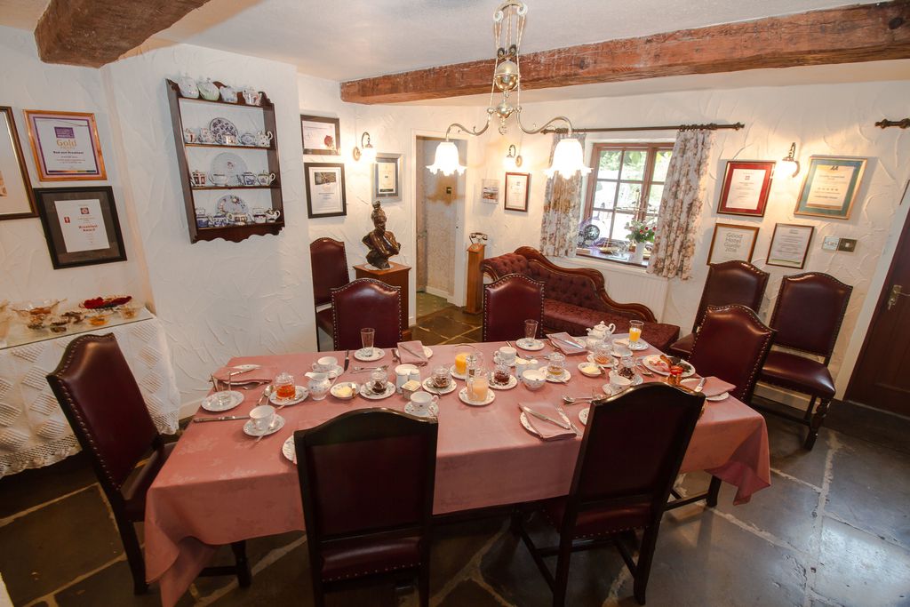 Underleigh House gallery - Gallery