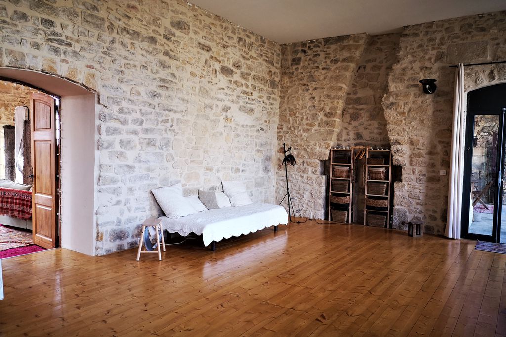 Château de Vénéjan gallery - Gallery