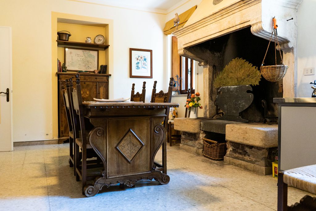 La Rosa e Il Leone gallery - Gallery