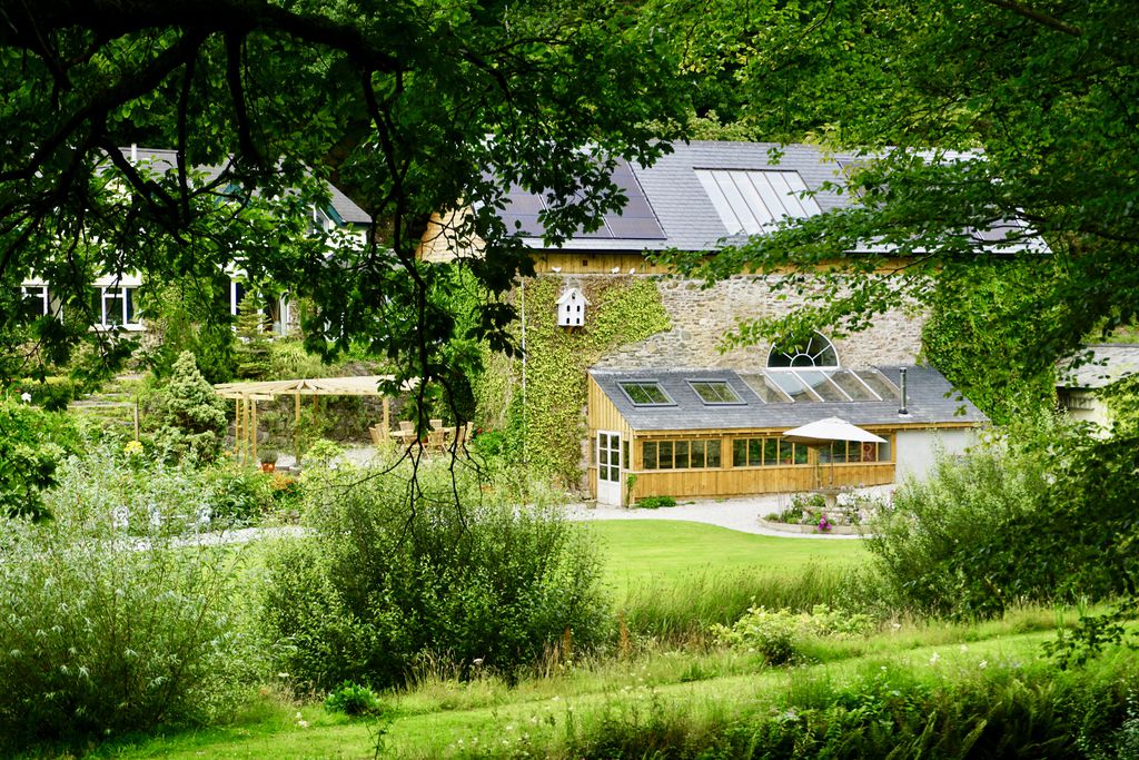 Hadlow House gallery - Gallery