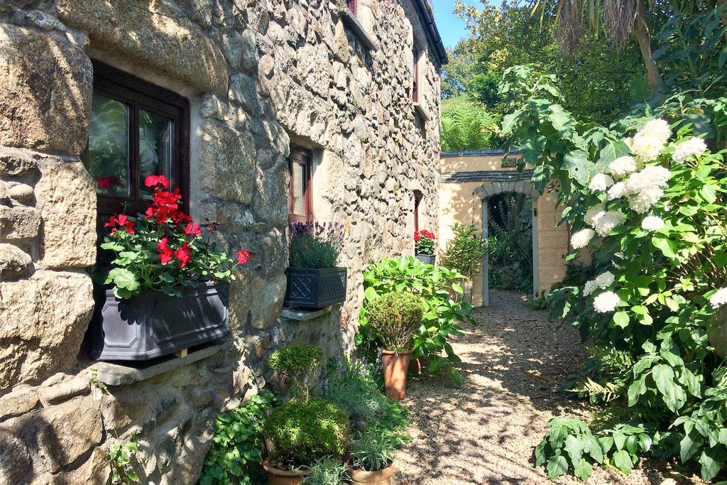 Ednovean Farm gallery - Gallery