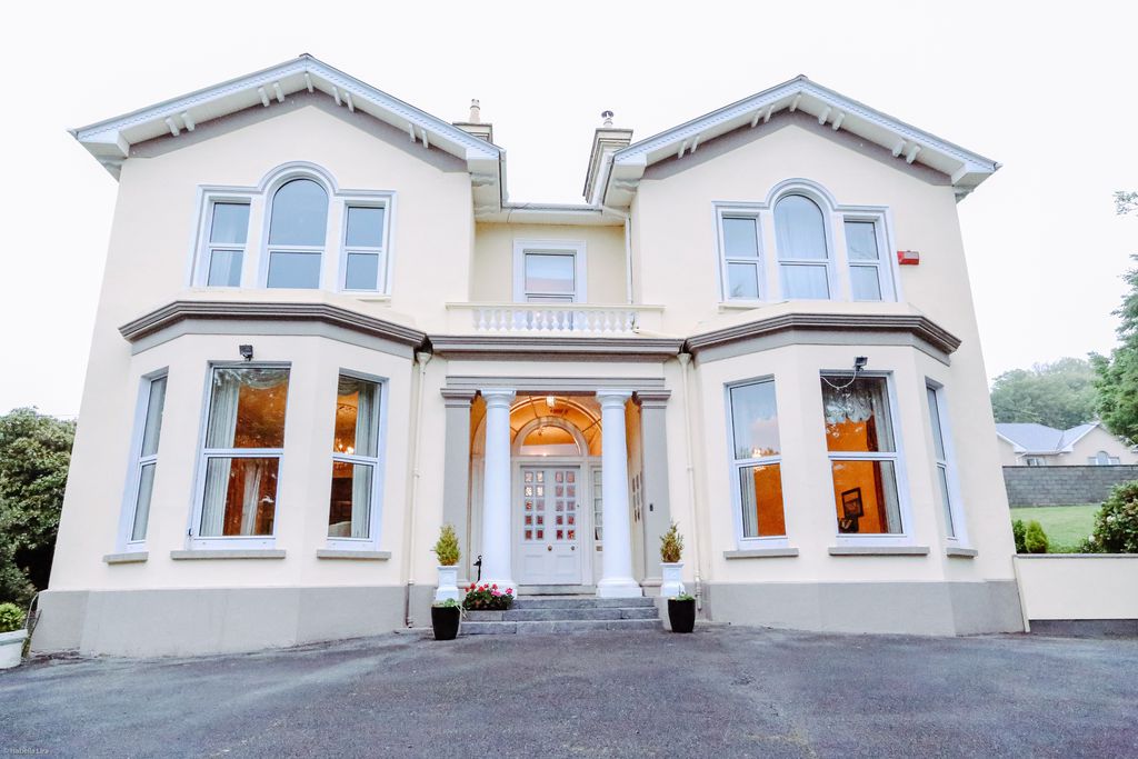 Knockeven House gallery - Gallery